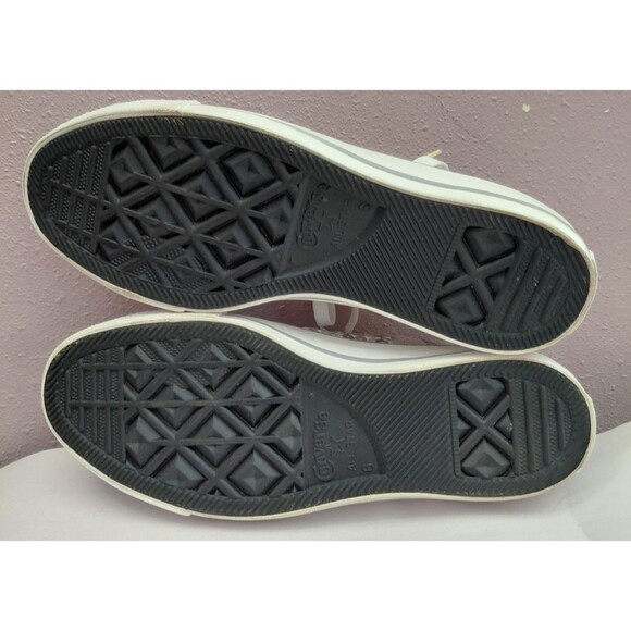 Converse Chuck Taylor All Star Women's 8 Beige Silver Sequin Low Top Sneakers - Picture 6 of 8